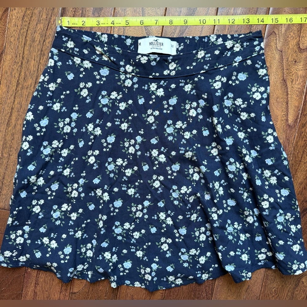 Hollister ultra high-rise blue floral skirt size M